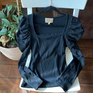 🌸Foundist Los Angeles long sleeved top with puffy shoulders